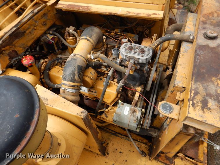 image for item IQ9652 1978 Caterpillar 613B  water wagon