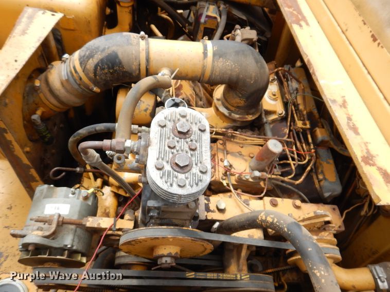 image for item IQ9652 1978 Caterpillar 613B  water wagon