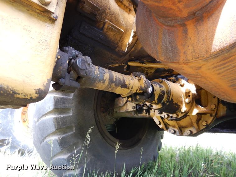 image for item IQ9652 1978 Caterpillar 613B  water wagon