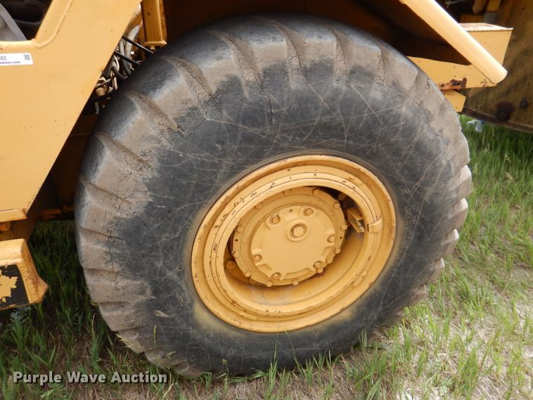 image for item IQ9652 1978 Caterpillar 613B  water wagon