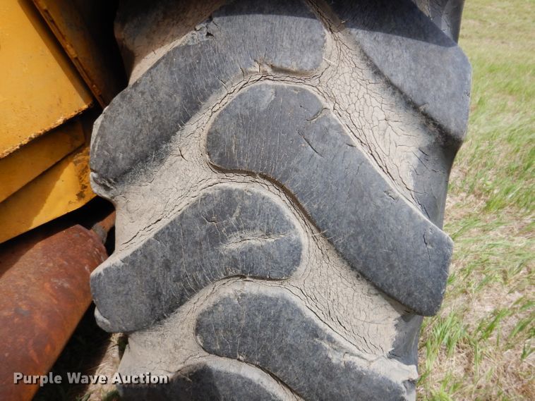 image for item IQ9652 1978 Caterpillar 613B  water wagon