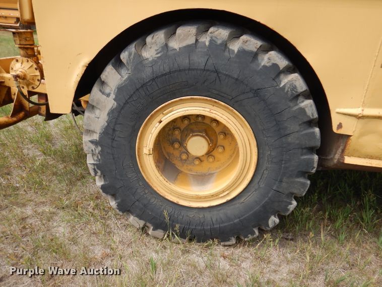 image for item IQ9652 1978 Caterpillar 613B  water wagon