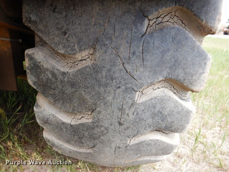 image for item IQ9652 1978 Caterpillar 613B  water wagon