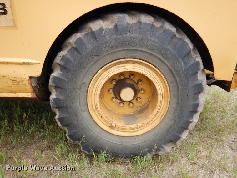 image for item IQ9652 1978 Caterpillar 613B  water wagon