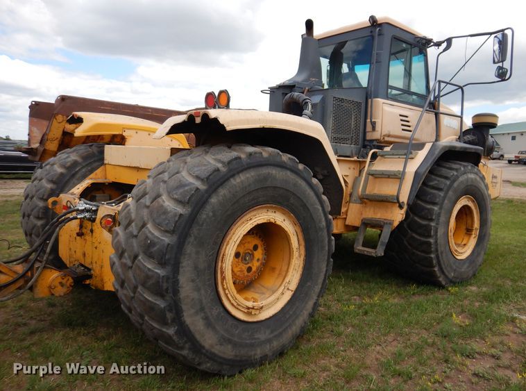 image for item IQ9653 2003 Bell 4206D  4WD scraper tractor