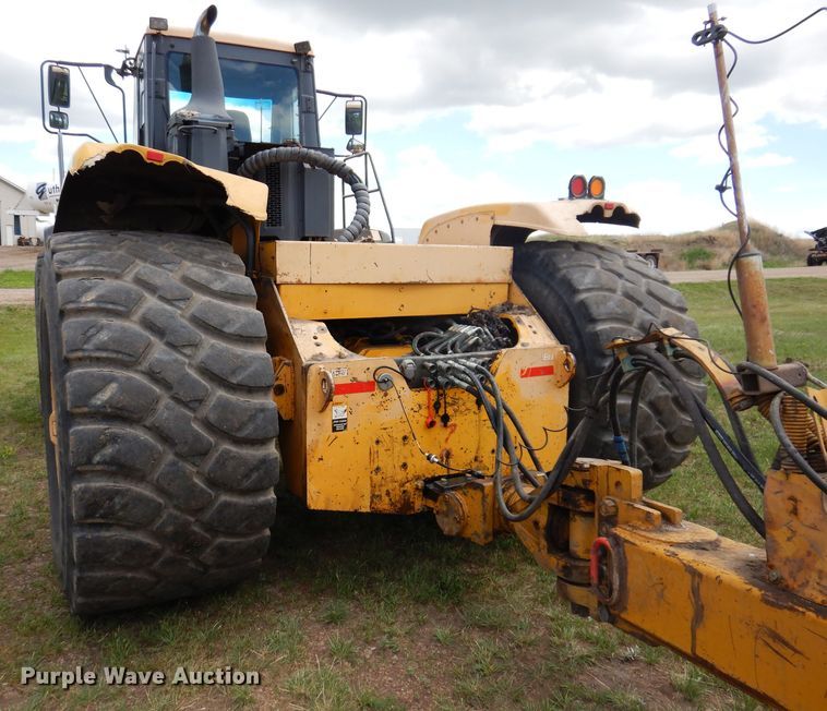 image for item IQ9653 2003 Bell 4206D  4WD scraper tractor