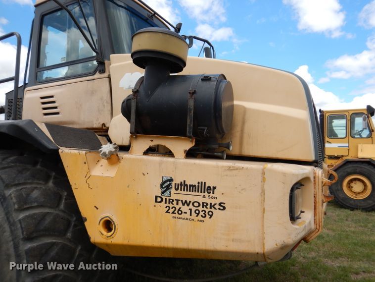 image for item IQ9653 2003 Bell 4206D  4WD scraper tractor