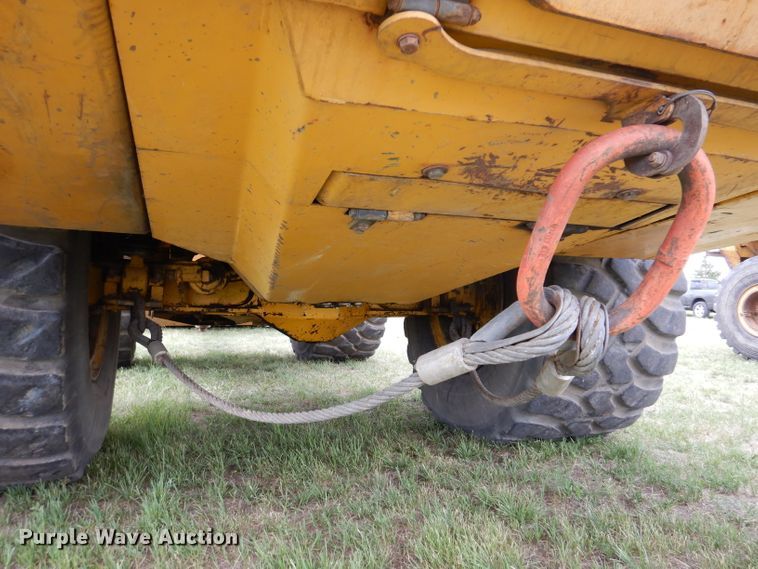 image for item IQ9653 2003 Bell 4206D  4WD scraper tractor