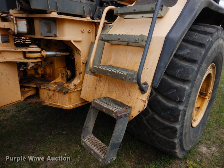 image for item IQ9653 2003 Bell 4206D  4WD scraper tractor