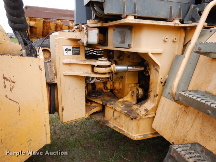 image for item IQ9653 2003 Bell 4206D  4WD scraper tractor