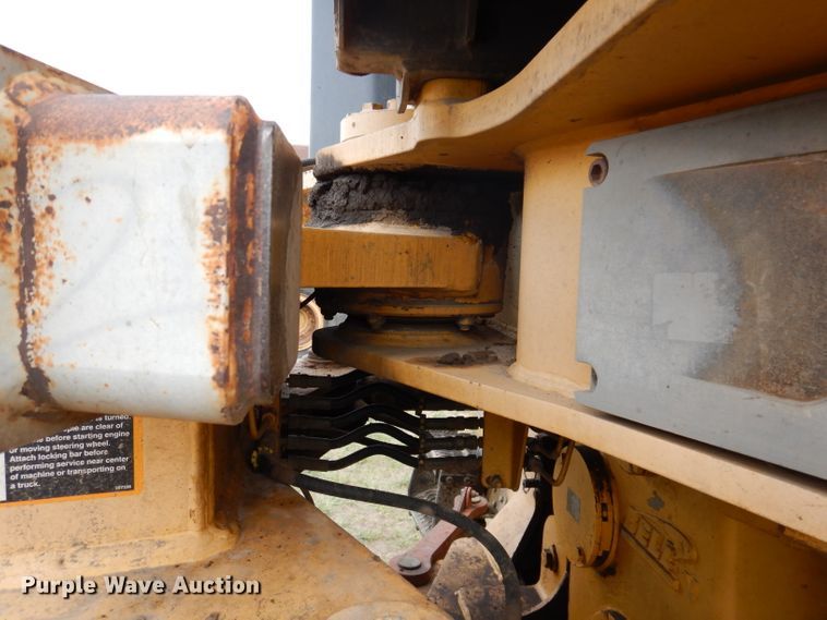 image for item IQ9653 2003 Bell 4206D  4WD scraper tractor