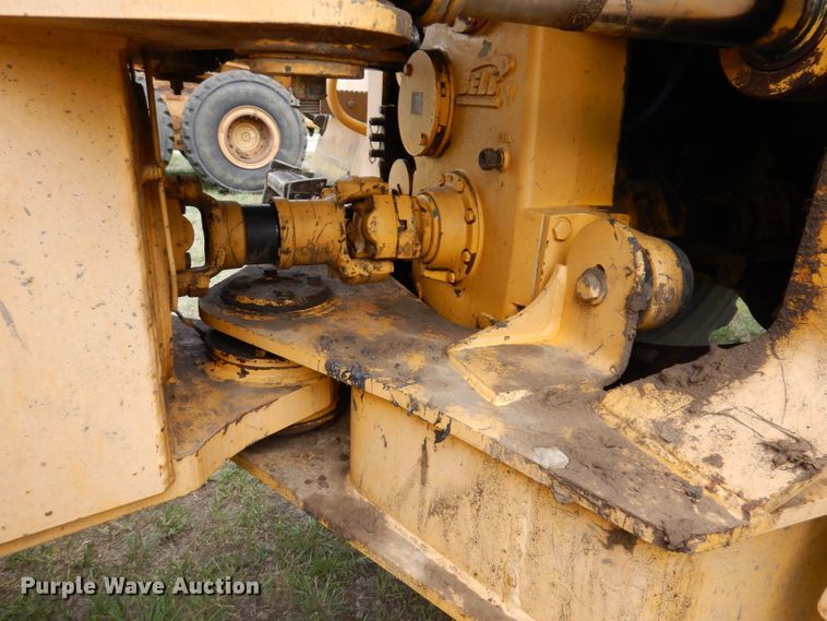 image for item IQ9653 2003 Bell 4206D  4WD scraper tractor