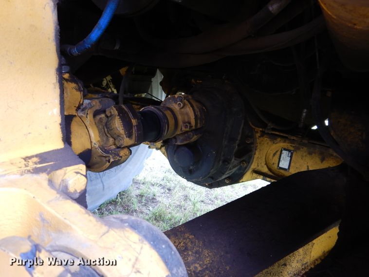 image for item IQ9653 2003 Bell 4206D  4WD scraper tractor