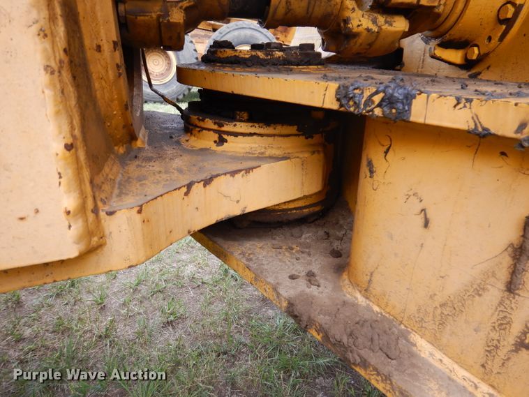 image for item IQ9653 2003 Bell 4206D  4WD scraper tractor