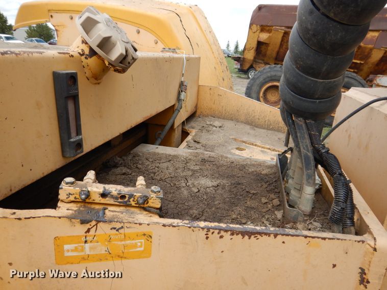 image for item IQ9653 2003 Bell 4206D  4WD scraper tractor