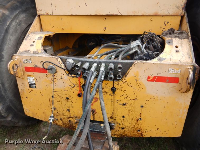 image for item IQ9653 2003 Bell 4206D  4WD scraper tractor