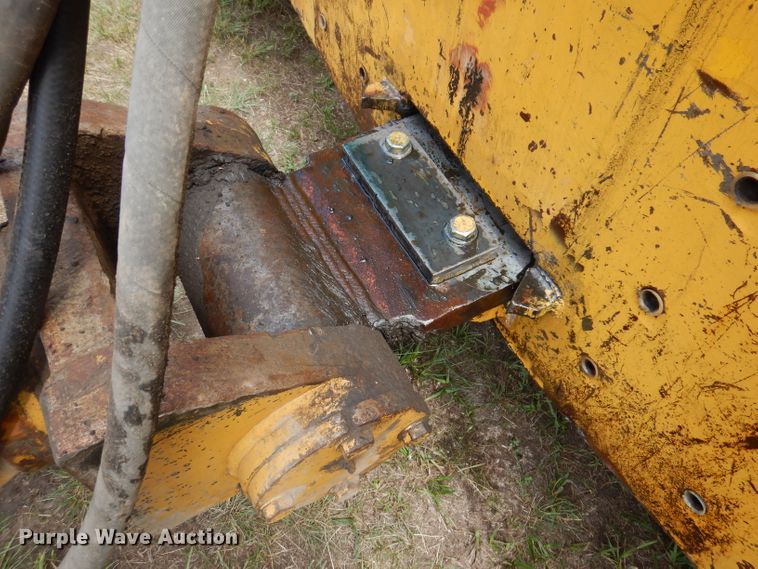 image for item IQ9653 2003 Bell 4206D  4WD scraper tractor