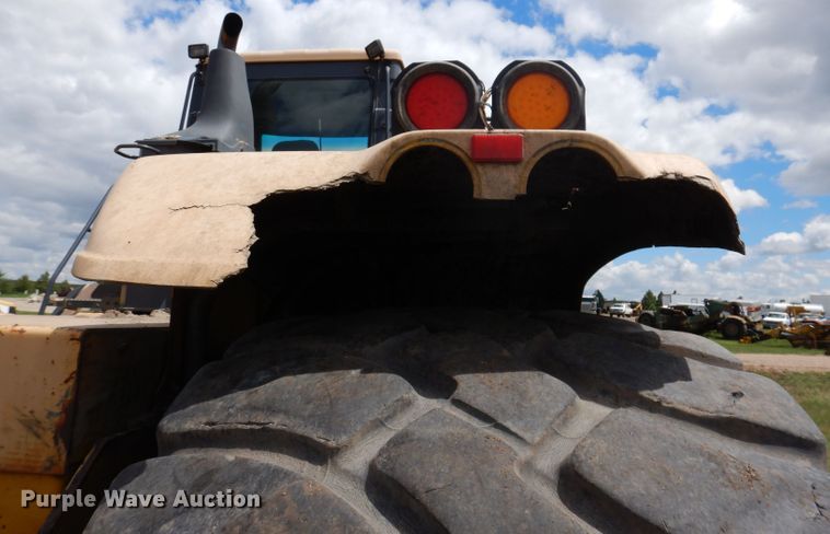 image for item IQ9653 2003 Bell 4206D  4WD scraper tractor