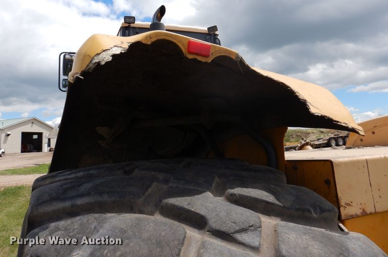 image for item IQ9653 2003 Bell 4206D  4WD scraper tractor