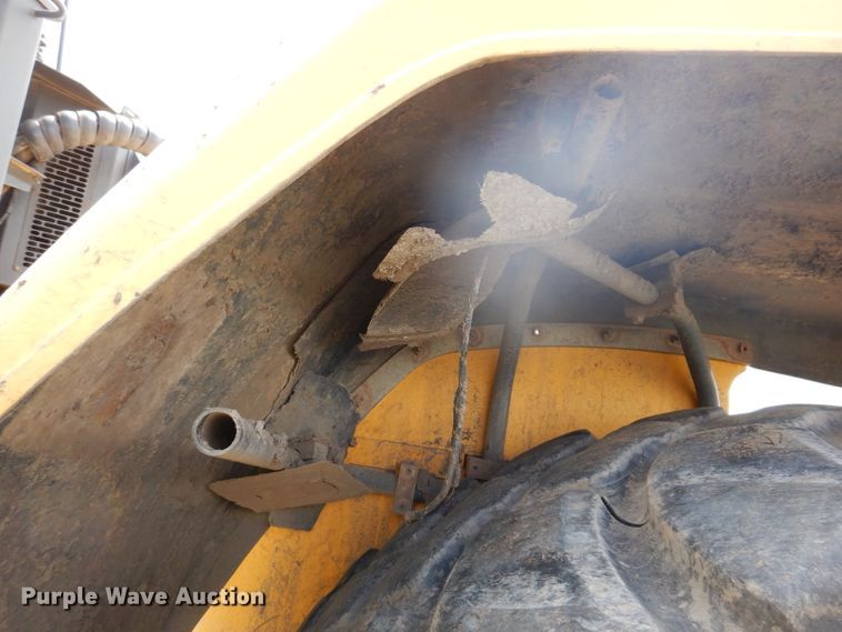 image for item IQ9653 2003 Bell 4206D  4WD scraper tractor