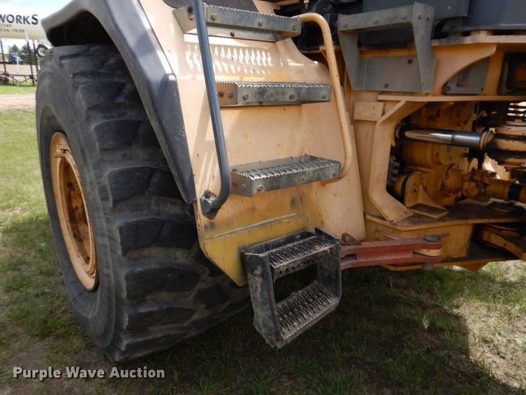 image for item IQ9653 2003 Bell 4206D  4WD scraper tractor