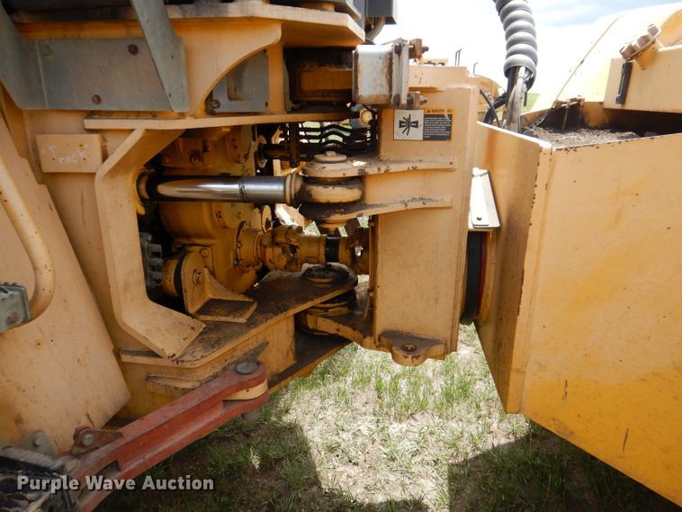 image for item IQ9653 2003 Bell 4206D  4WD scraper tractor