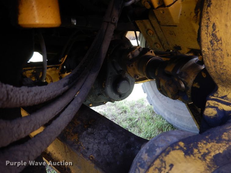 image for item IQ9653 2003 Bell 4206D  4WD scraper tractor