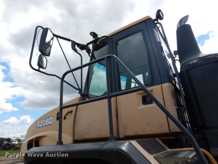 image for item IQ9653 2003 Bell 4206D  4WD scraper tractor