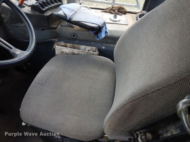 image for item IQ9653 2003 Bell 4206D  4WD scraper tractor