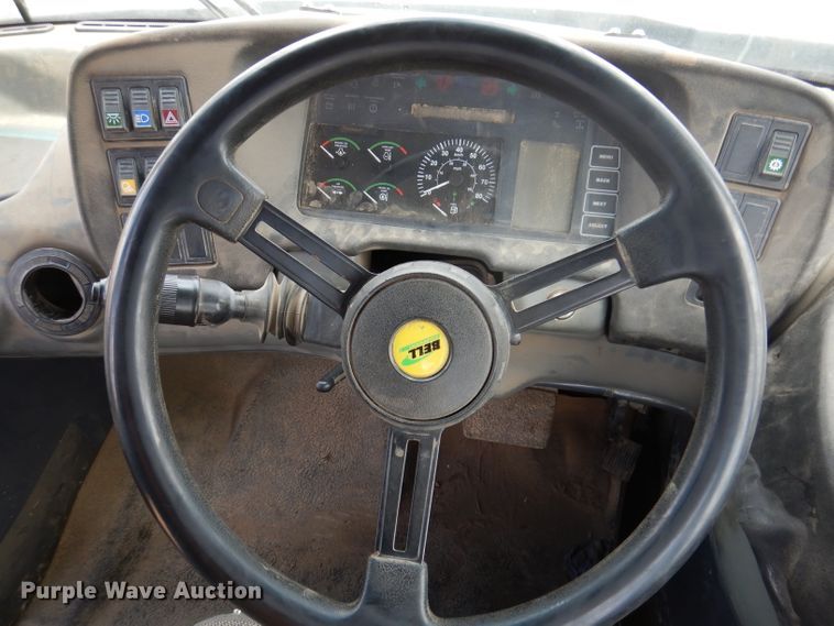 image for item IQ9653 2003 Bell 4206D  4WD scraper tractor