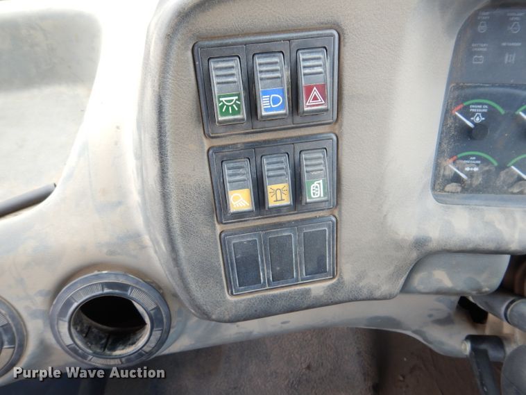 image for item IQ9653 2003 Bell 4206D  4WD scraper tractor