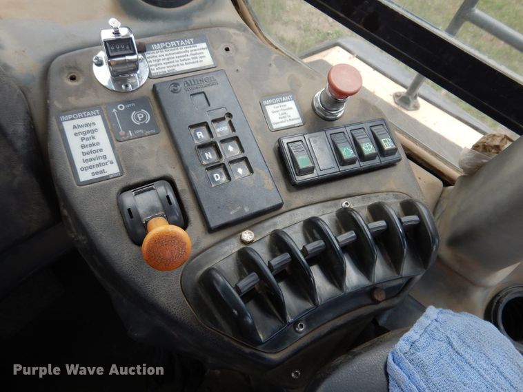 image for item IQ9653 2003 Bell 4206D  4WD scraper tractor