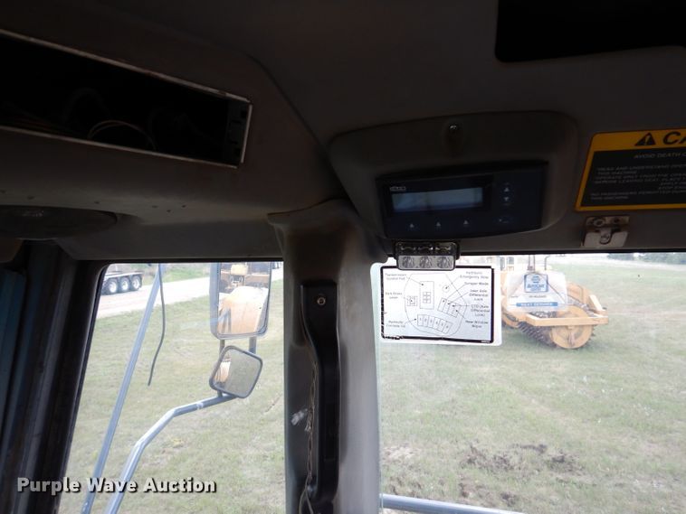 image for item IQ9653 2003 Bell 4206D  4WD scraper tractor