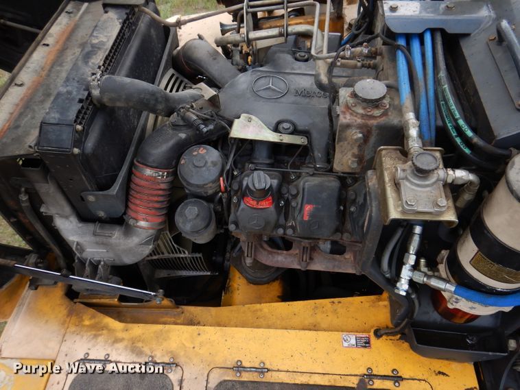 image for item IQ9653 2003 Bell 4206D  4WD scraper tractor