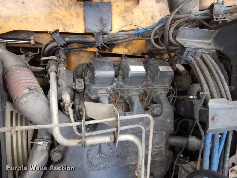 image for item IQ9653 2003 Bell 4206D  4WD scraper tractor