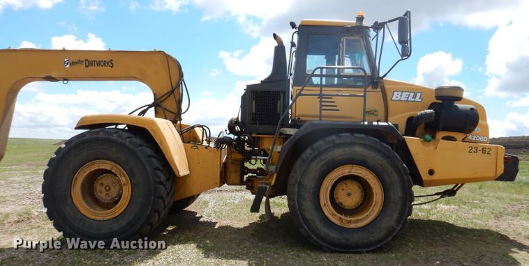 image for item IQ9659 2006 Bell 4206D  4WD scraper tractor