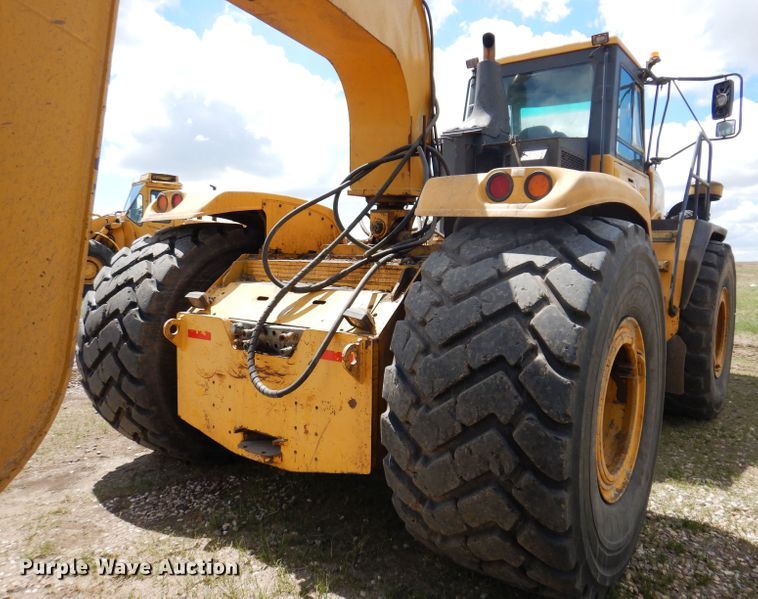 image for item IQ9659 2006 Bell 4206D  4WD scraper tractor