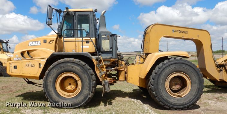 image for item IQ9659 2006 Bell 4206D  4WD scraper tractor