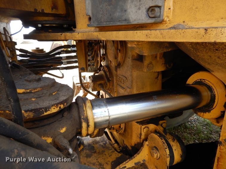 image for item IQ9659 2006 Bell 4206D  4WD scraper tractor