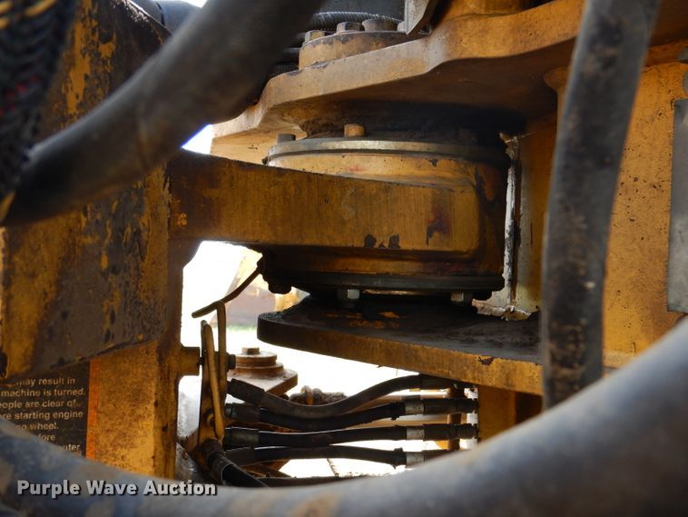 image for item IQ9659 2006 Bell 4206D  4WD scraper tractor