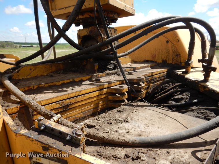 image for item IQ9659 2006 Bell 4206D  4WD scraper tractor