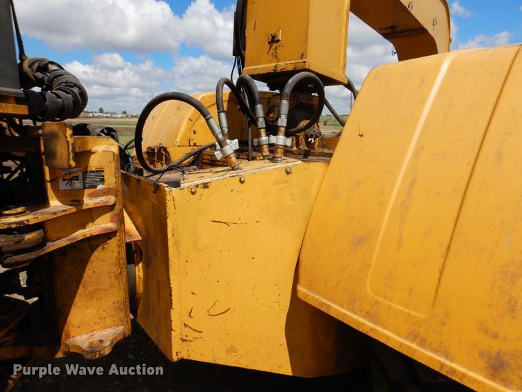 image for item IQ9659 2006 Bell 4206D  4WD scraper tractor