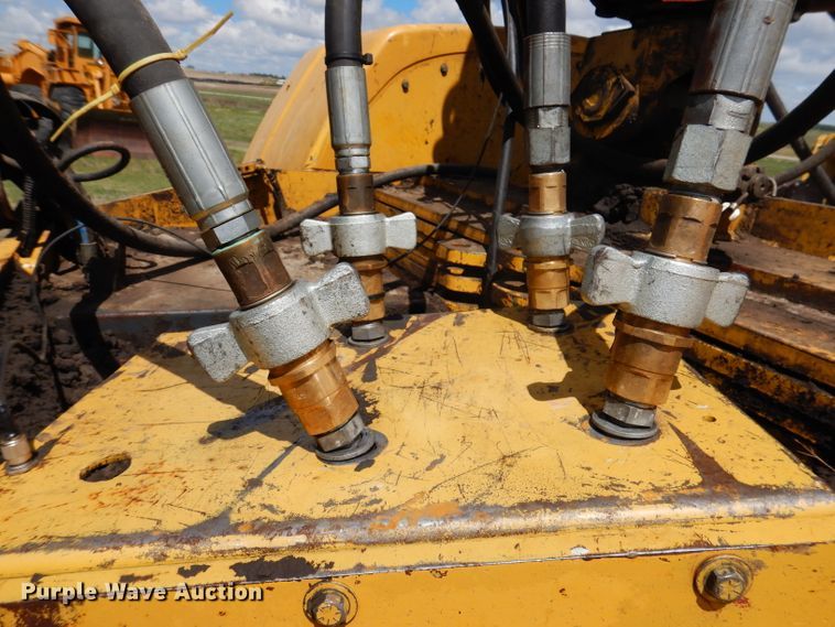 image for item IQ9659 2006 Bell 4206D  4WD scraper tractor