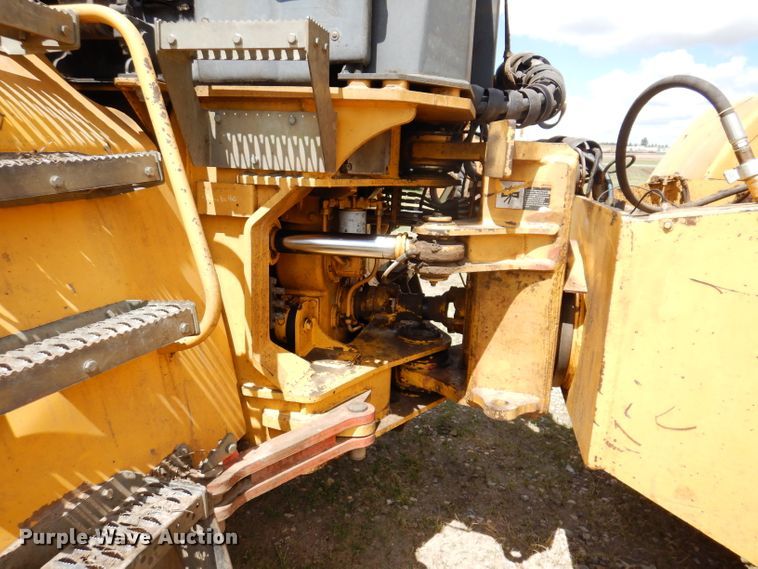 image for item IQ9659 2006 Bell 4206D  4WD scraper tractor