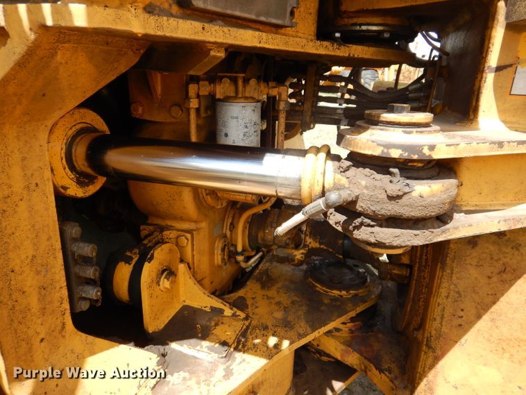 image for item IQ9659 2006 Bell 4206D  4WD scraper tractor