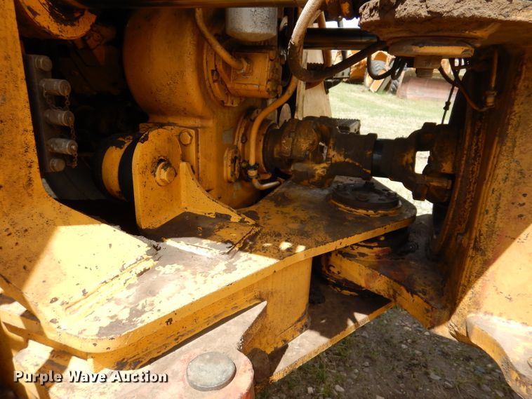 image for item IQ9659 2006 Bell 4206D  4WD scraper tractor