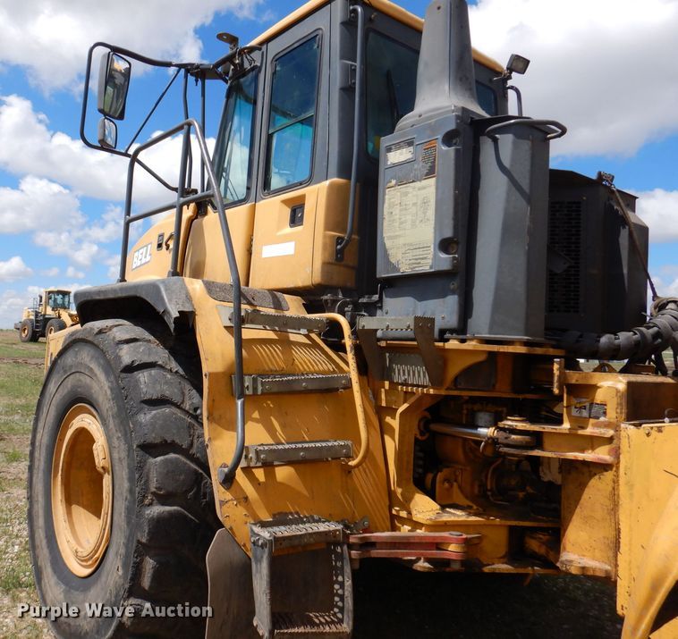 image for item IQ9659 2006 Bell 4206D  4WD scraper tractor