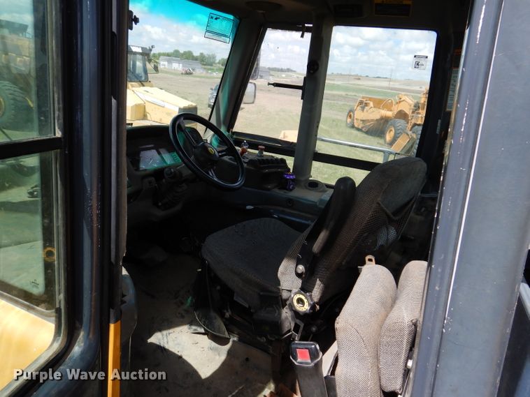 image for item IQ9659 2006 Bell 4206D  4WD scraper tractor