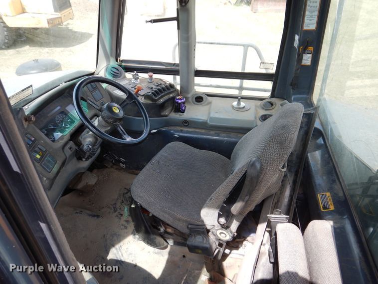 image for item IQ9659 2006 Bell 4206D  4WD scraper tractor