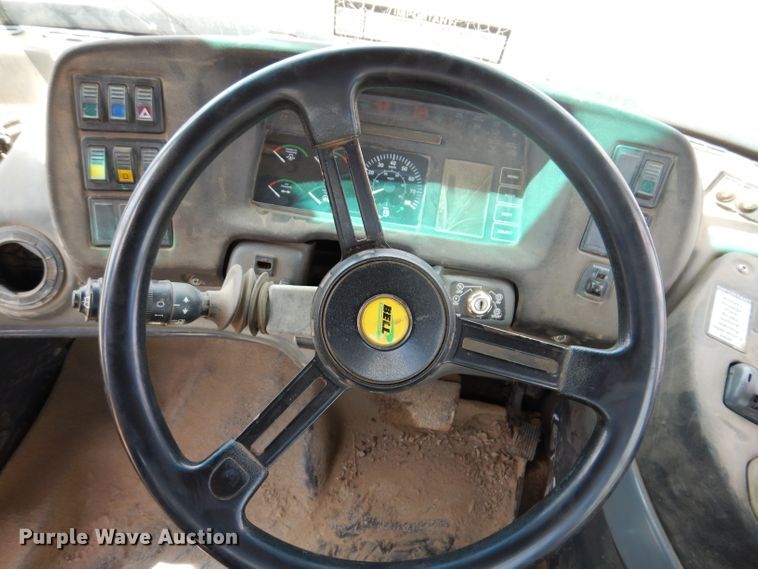 image for item IQ9659 2006 Bell 4206D  4WD scraper tractor